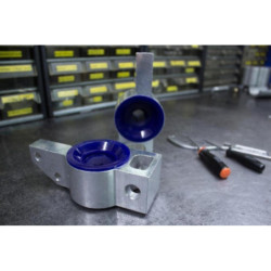 FR LWR CONTROL ARM BRACKET KIT (80 duro/ShA)