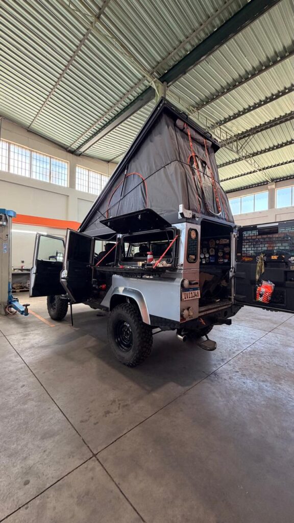 Instalação de Teto Elevatório Alu-Cab em Land Rover Defender 110